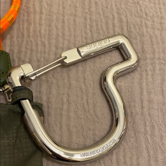 IVY PARK ADDIDAS Camouflage Crossbody Bag with Orange Accents . Unisex model - Picture 3 of 9